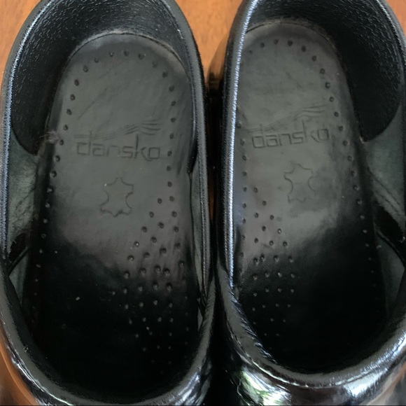 Dansko Professional Ladies Shoes - Picture 3 of 12